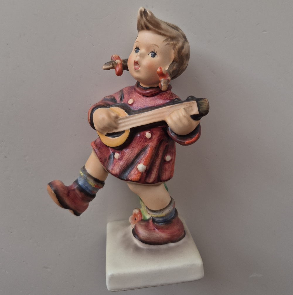 Hummel "Happiness" girl playing instrument #86 figurine